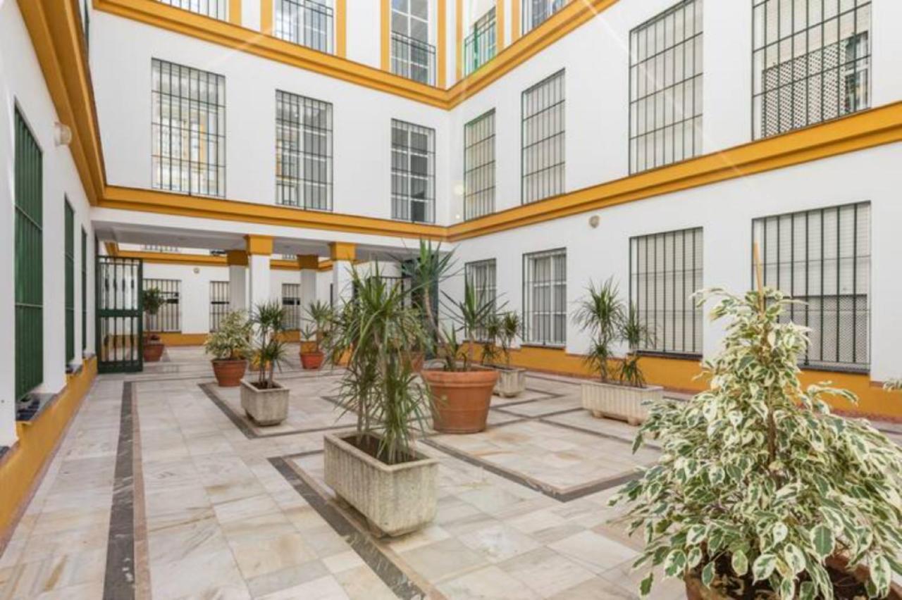 Azahar Metropol Parasol, Parking Gratis Para Coches Medianos Sevilla Buitenkant foto